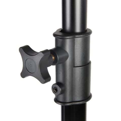 Detail van het backdropsysteem: klemring met draaiknop op de staander