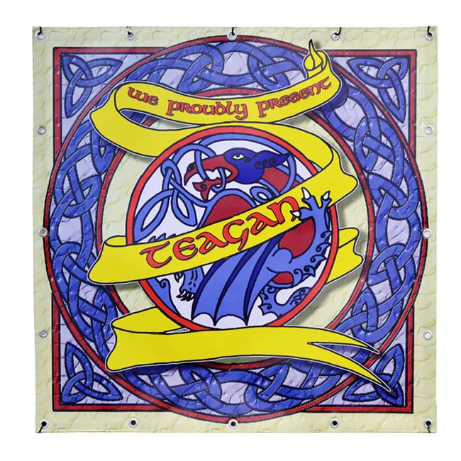 Vierkant frontlit-spandoek met Keltisch knoopwerk en een draak, ringen rondom
