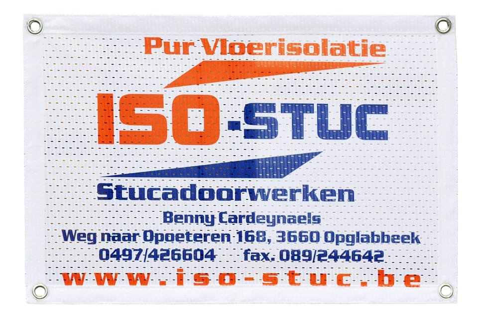 Polymesh-spandoek met ringen in de hoeken; de fijne perforatie is door de bedrukking heen zichtbaar