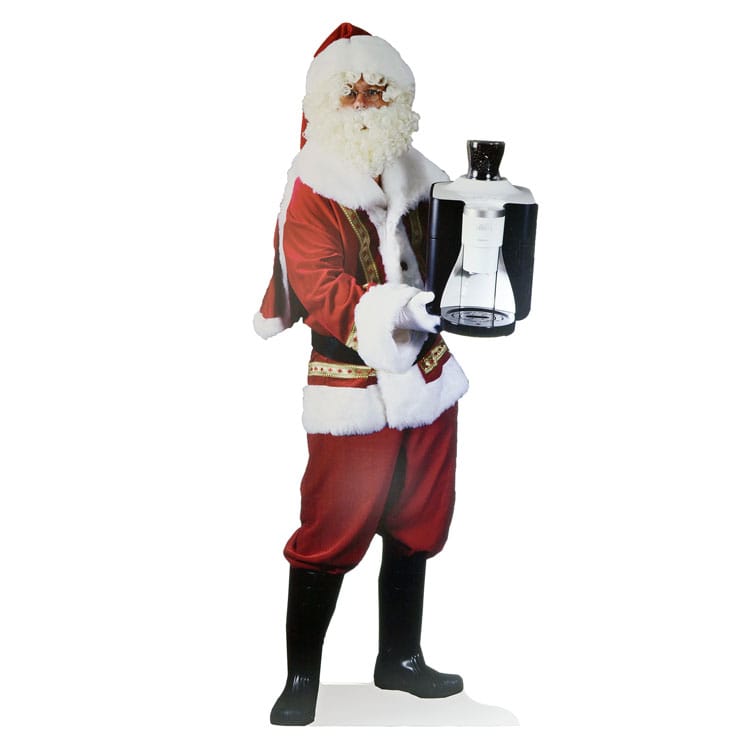 Levensgrote cut-out van een kerstman met een koffiemachine in de hand