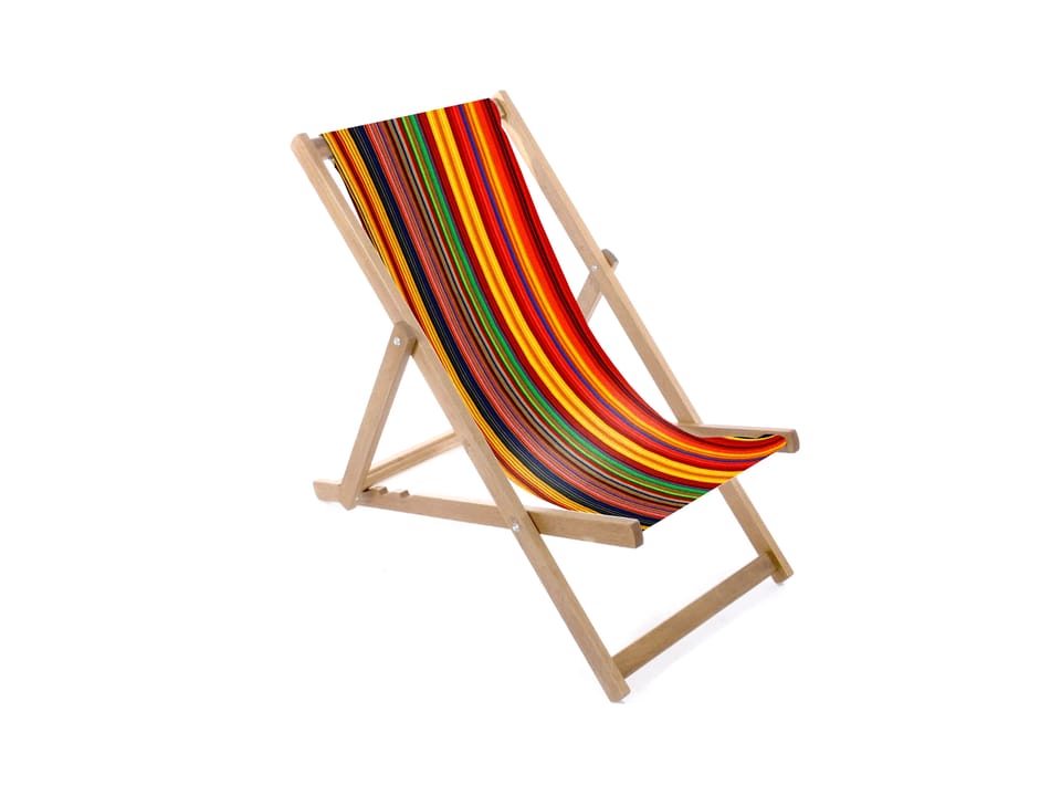 Houten strandstoel met doek in gekleurde strepen