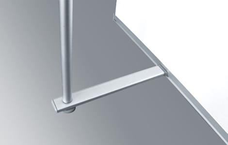 Detail van de voet en de steunpoot van een L-banner