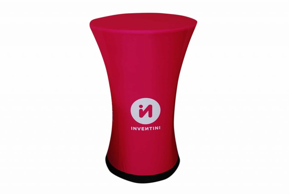 Opblaasbare statafel in rood met wit logo