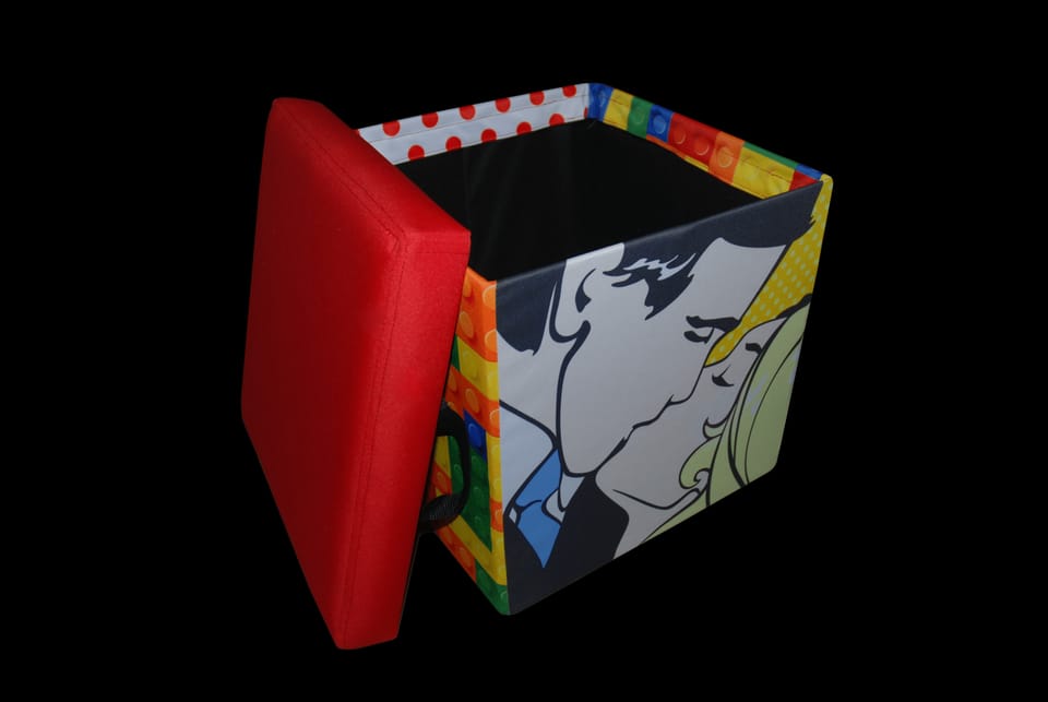 Zitkubus met popart-print rondom en rood deksel