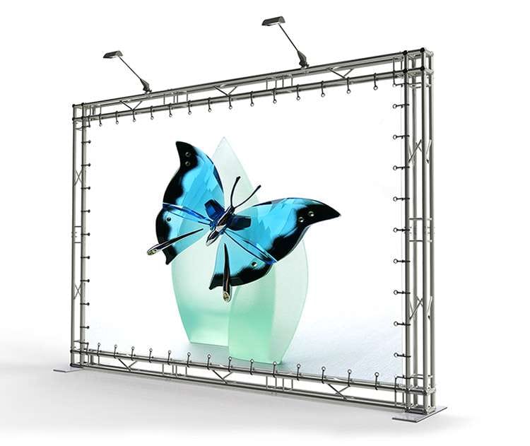Truss presentatiewand met bedrukt doek en twee spots op het frame